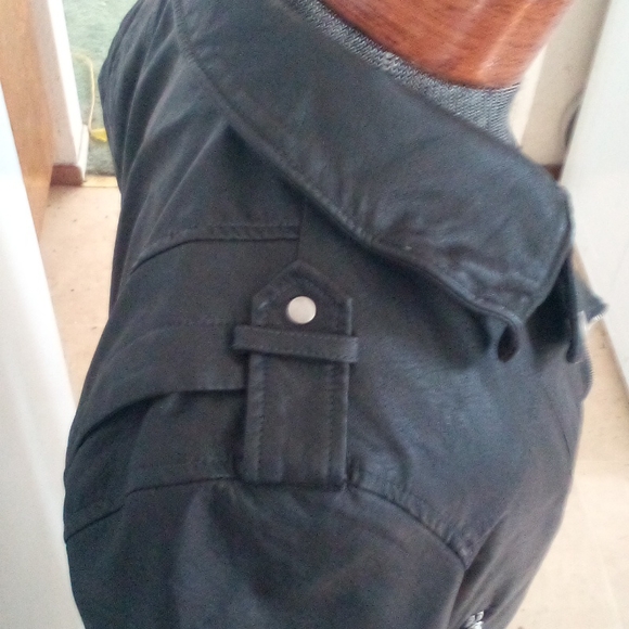 Ladies Black Leather Jacket - Picture 4 of 8